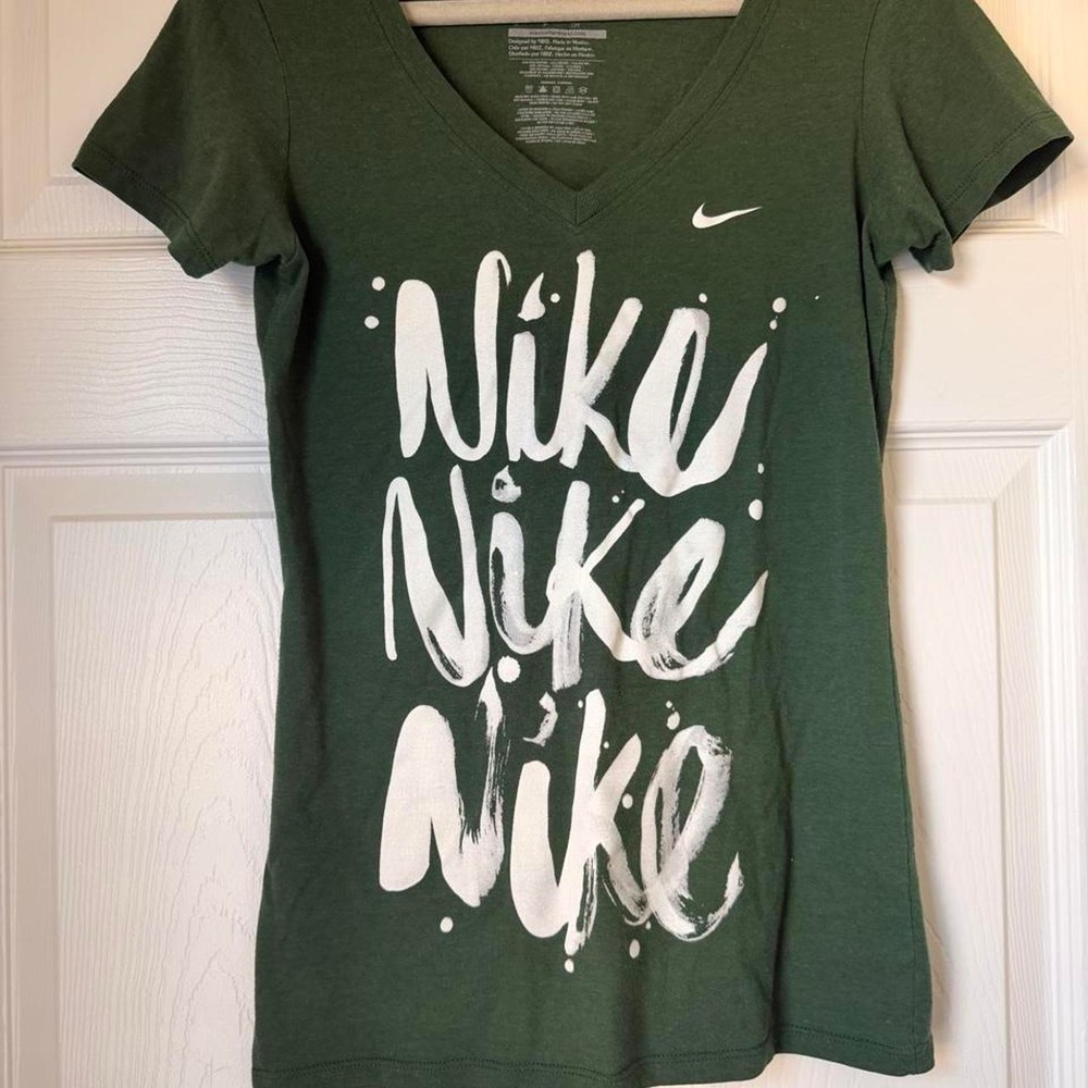 Nike green & white graphic tee Size Small